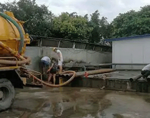 召陵抽化粪池自动清理的方法